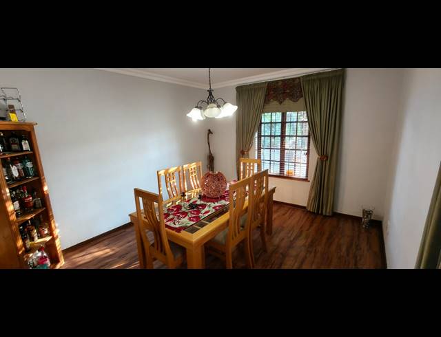 3 BEDROOM TOWNHOUSE FOR SALE IN PROTEA PARK